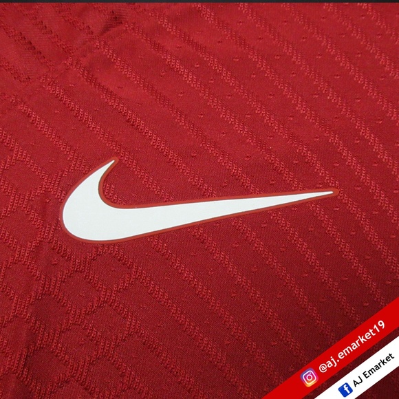Nike Liverpool FC Scarlet Jersey - Picture 4 of 6